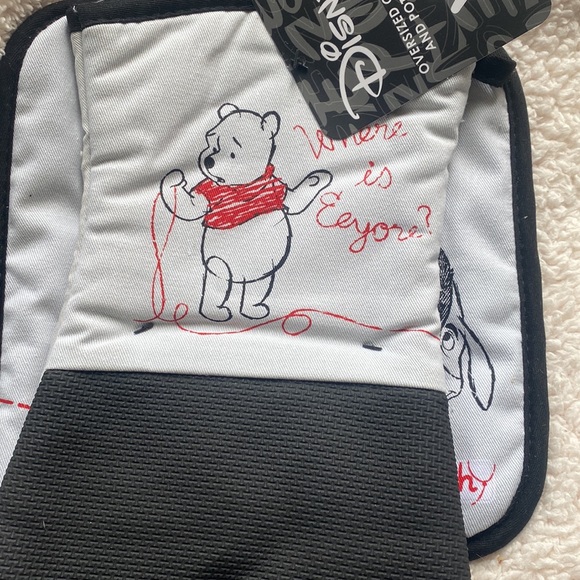 Disney Winnie the Pooh 2 Kitchen Towels, Oven Mitt and Pot Holder - Picture 3 of 4